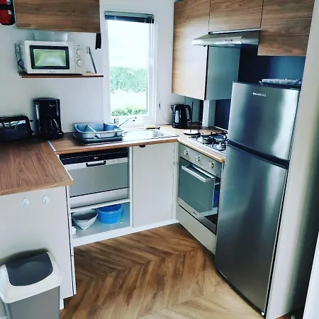 Camping Camping Les Charmettes Mobil 6 Personnes *