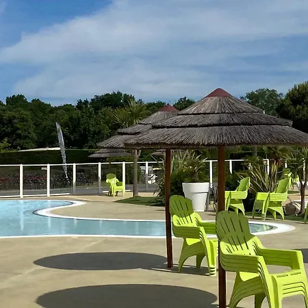 Camping Les Charmettes Mobil 6 Personnes Camping *